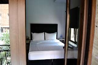 Отель Elysium Gallery Hotel Ереван Двухместный номер "Комфорт" с 1 кроватью и балконом-6